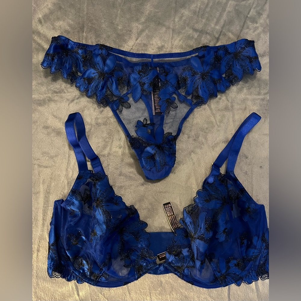 Victoria’s Secret Low Cut Demi 36DD & Matching Thong (L)